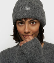 Lade das Bild in den Galerie-Viewer, 10DAYS AMSTERDAM Hairy Knit Beanie