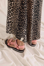 Lade das Bild in den Galerie-Viewer, COTTON CANDY Leo Rock Lamis