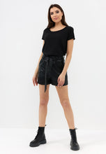 Lade das Bild in den Galerie-Viewer, COTTON CANDY T-Shirt Deetje black