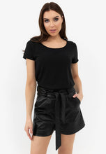 Lade das Bild in den Galerie-Viewer, COTTON CANDY T-Shirt Deetje black
