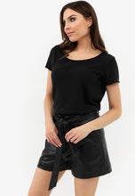 Lade das Bild in den Galerie-Viewer, COTTON CANDY T-Shirt Deetje black