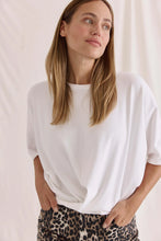 Lade das Bild in den Galerie-Viewer, COTTON CANDY T-Shirt Maria white