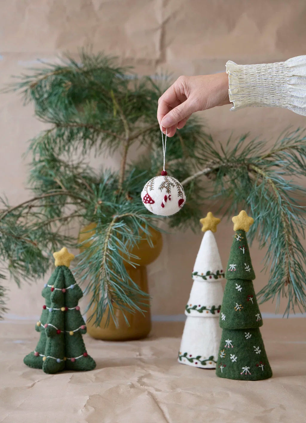 EN GRY & SIF Christmas Kugel mit Stickerei