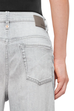 Lade das Bild in den Galerie-Viewer, DRYKORN Damen Jeans Flown Light Grey