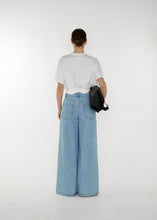 Lade das Bild in den Galerie-Viewer, CLUB L'AVENIR Shirt Ravi'CL Off White