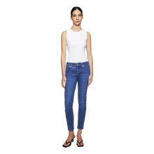 Lade das Bild in den Galerie-Viewer, DRYKORN Jeanshose Need Cropped - Mid Blue Denim