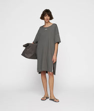 Lade das Bild in den Galerie-Viewer, 10DAYS AMSTERDAM Tee Dress Oil