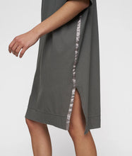 Lade das Bild in den Galerie-Viewer, 10DAYS AMSTERDAM Tee Dress Oil