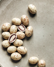 Lade das Bild in den Galerie-Viewer, NICOLAS VAHE Chocolaté Covered Almonds Caramel