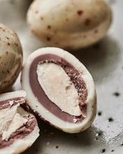 Lade das Bild in den Galerie-Viewer, NICOLAS VAHE Chocolaté Covered Almonds Caramel