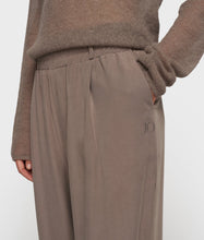 Lade das Bild in den Galerie-Viewer, 10DAYS AMSTERDAM Flowy Pants Lyocell Moonrock