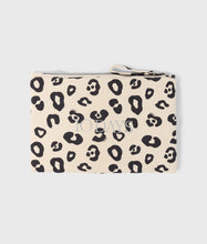 Lade das Bild in den Galerie-Viewer, 10 DAYS AMSTERDAM Padded Pouch Leopard
