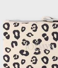 Lade das Bild in den Galerie-Viewer, 10 DAYS AMSTERDAM Padded Pouch Leopard