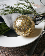Lade das Bild in den Galerie-Viewer, HOUSE DOCTOR Ornamente HD Chosen gold