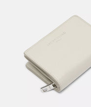 Lade das Bild in den Galerie-Viewer, LIEBESKIND BERLIN Geldbörse Moon Thea Beige