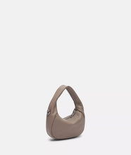 Lade das Bild in den Galerie-Viewer, LIEBESKIND BERLIN Farrah Crossbody Bag S Sandstein