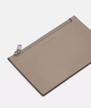 Lade das Bild in den Galerie-Viewer, LIEBESKIND BERLIN Pouch M Kosmetiktasche Sandstein