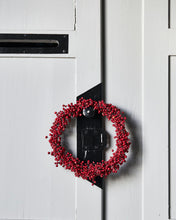 Lade das Bild in den Galerie-Viewer, HOUSE DOCTOR Winterkranz rot klein