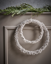 Lade das Bild in den Galerie-Viewer, HOUSE DOCTOR Winterkranz weiß in 2 Größen