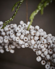 Lade das Bild in den Galerie-Viewer, HOUSE DOCTOR Winterkranz weiß in 2 Größen