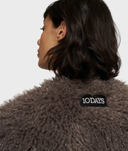 Lade das Bild in den Galerie-Viewer, 10DAYS AMSTERDAM The Bobbie Gilet - Weste aus Fake Fur