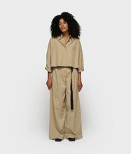 Lade das Bild in den Galerie-Viewer, 10DAYS AMSTERDAM Oversized Cropped Shirt Earth