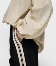 Lade das Bild in den Galerie-Viewer, 10DAYS AMSTERDAM Flowy Blouse Light Earth