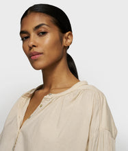 Lade das Bild in den Galerie-Viewer, 10DAYS AMSTERDAM Flowy Blouse Light Earth