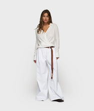 Lade das Bild in den Galerie-Viewer, 10DAYS AMSTERDAM Wrap Blouse