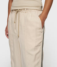 Lade das Bild in den Galerie-Viewer, 10DAYS AMSTERDAM Wide Tapered Pants