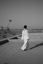 Lade das Bild in den Galerie-Viewer, CLUB L'AVENIR Pullover Blu'CL Ecru