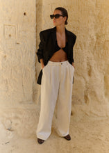 Lade das Bild in den Galerie-Viewer, CLUB L'AVENIR Hose Caho'CL Offwhite