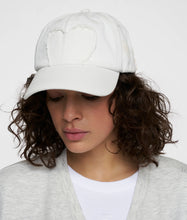 Lade das Bild in den Galerie-Viewer, 10DAYS AMSTERDAM Cap Heart Ecru