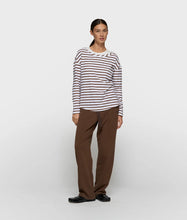 Lade das Bild in den Galerie-Viewer, 10DAYS AMSTERDAM Long Sleeve Tee Stripes White/ Dark Truffle