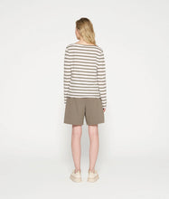 Lade das Bild in den Galerie-Viewer, 10DAYS AMSTERDAM Long Sleeve Tee Stripes ecru/sage