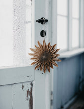 Lade das Bild in den Galerie-Viewer, STOREFACTORY Buared Hängedekoration Stern klein
