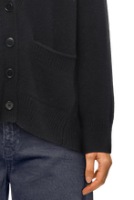 Lade das Bild in den Galerie-Viewer, DRYKORN Strickcardigan Jaydeni Black