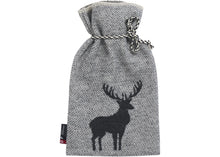 Lade das Bild in den Galerie-Viewer, DAVID FUSSENEGGER Wärmflasche Hirsch Struktur