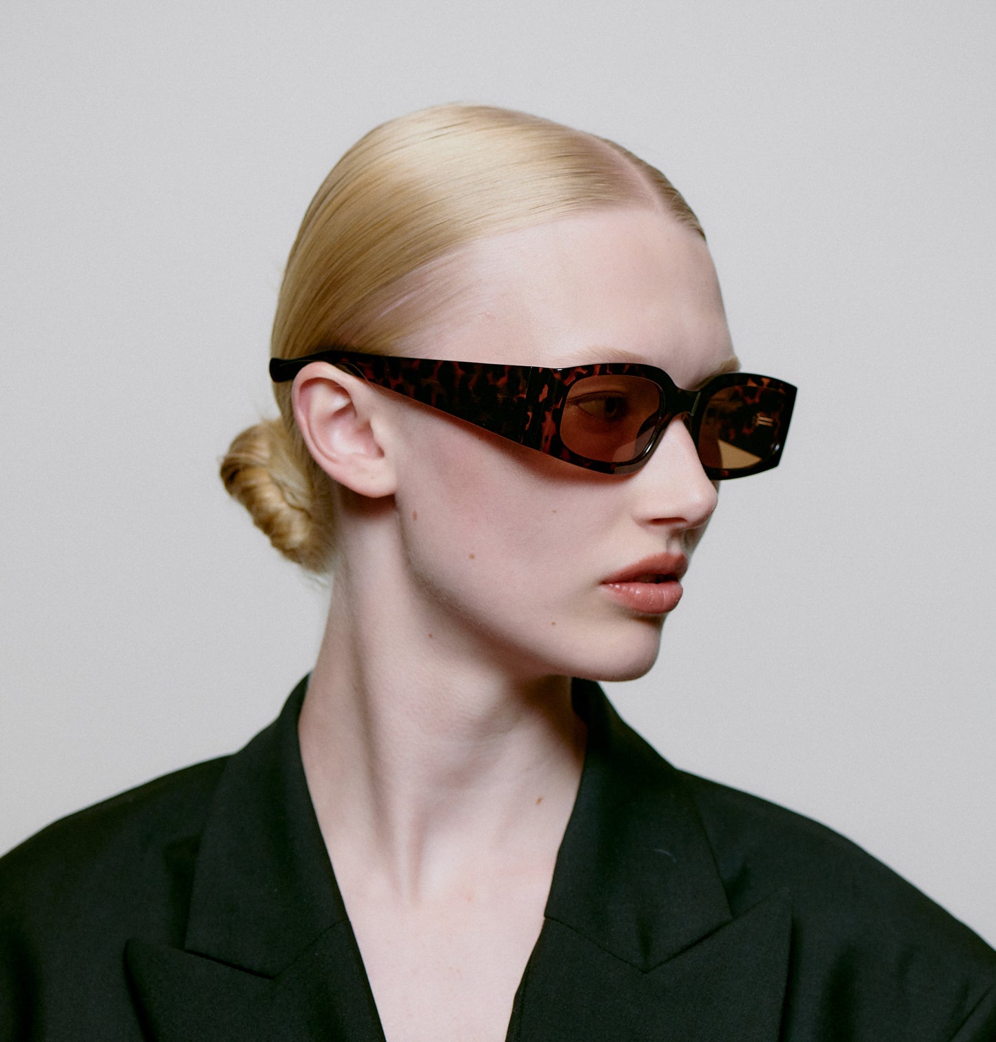 A.KJAERBEDE Sonnenbrille Alex Demi Tortoise