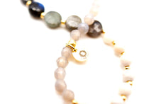 Lade das Bild in den Galerie-Viewer, SCHMÜCKSTÜCK Mala Single Armband White Eagle