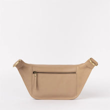 Lade das Bild in den Galerie-Viewer, O MY BAG Drew Bum Bag Umhängetasche Sand