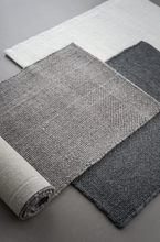 Lade das Bild in den Galerie-Viewer, FORMGATAN Teppich Basket Mole