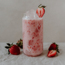 Lade das Bild in den Galerie-Viewer, EULENSCHNITT Hohes Trinkglas Herzen