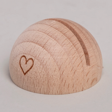 Lade das Bild in den Galerie-Viewer, EULENSCHNITT Halbrunder Kartenständer Herz