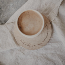 Lade das Bild in den Galerie-Viewer, EULENSCHNITT Untersetzer aus Eiche - Weihnachten