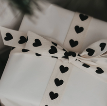 Lade das Bild in den Galerie-Viewer, EULENSCHNITT Geschenkband Herzen