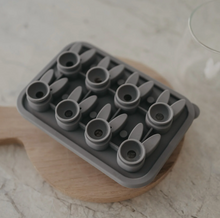 Lade das Bild in den Galerie-Viewer, EULENSCHNITT Eiswürfelform Hasen