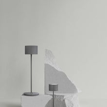 Lade das Bild in den Galerie-Viewer, BLOMUS Farol Mini LED-Leuchte Satellite