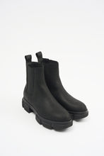 Lade das Bild in den Galerie-Viewer, COPENHAGEN STUDIOS CPH570 Chelsea Boots Waxed Nubuk Black