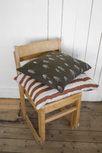 Lade das Bild in den Galerie-Viewer, FINE LITTLE DAY Kissenbezug Tall mit Tannenmotiv Green